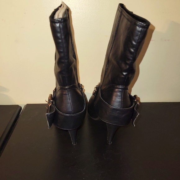 Cute boots - Picture 3 of 3